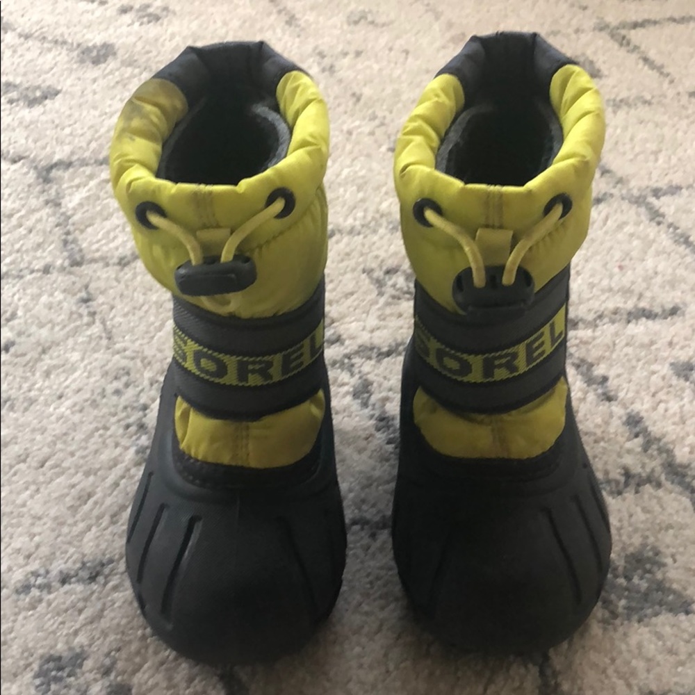 Sorel snow boots. Toddler size 5.